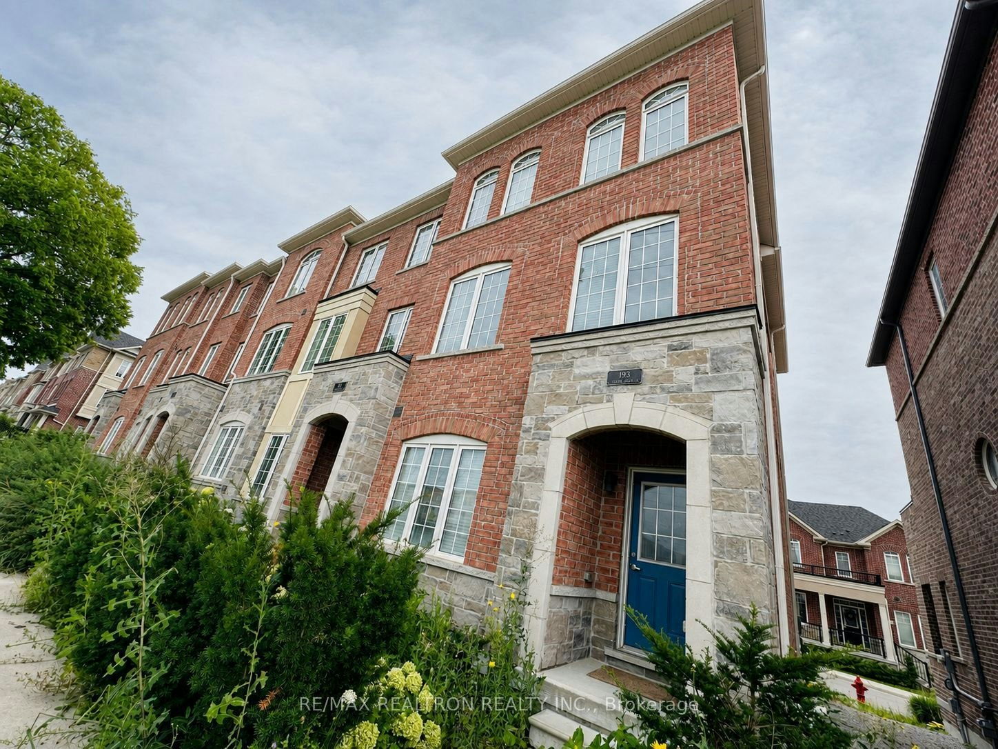 193 Harding Park Street, Newmarket, ON, L3Y 0E3 - 2