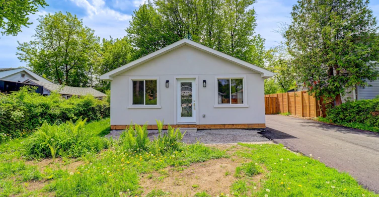 321 Tampa Drive, Georgina, ON, L4P 3A3