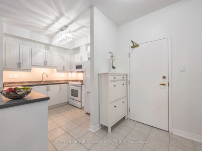 102-9944 Keele Street - 2
