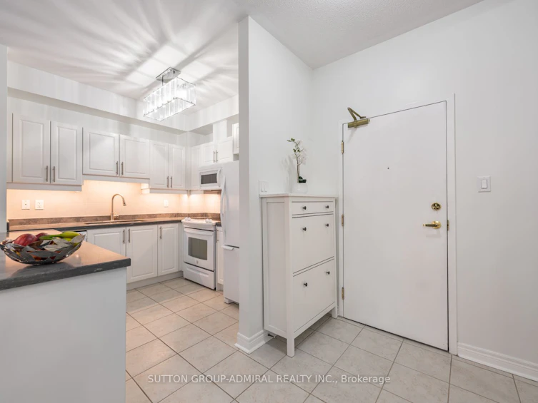 102-9944 Keele Street, Vaughan, ON, L6A 3Z4 - 2