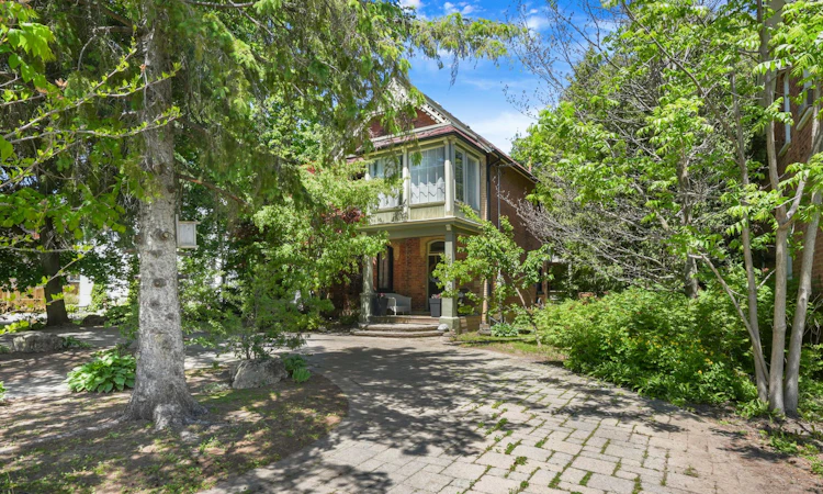 134 Victoria Street E