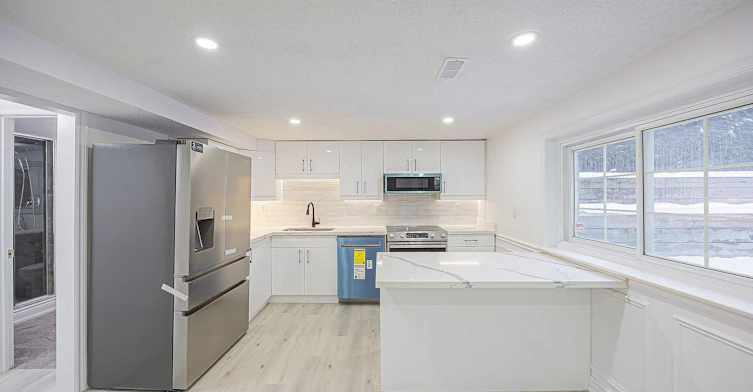 60 Fairway Drive, Aurora, ON, L4G 2H1 - 4