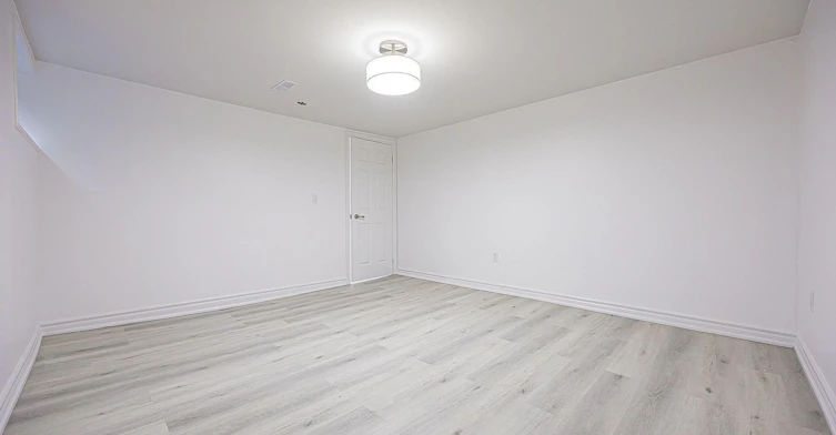60 Fairway Drive, Aurora, ON, L4G 2H1 - 2