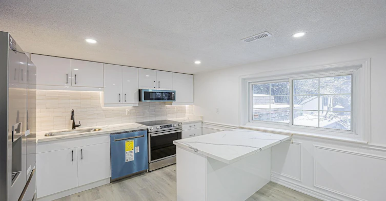 60 Fairway Drive, Aurora, ON, L4G 2H1