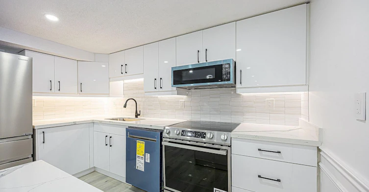 60 Fairway Drive, Aurora, ON, L4G 2H1 - 8