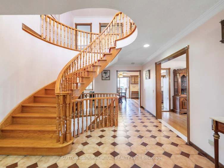 48 Weldrick Road W, Richmond Hill, ON, L4C 3T8 - 3
