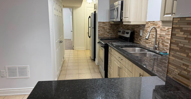 Basement-209 Old Colony Road S, Richmond Hill, ON, L4E 5B9 - 3