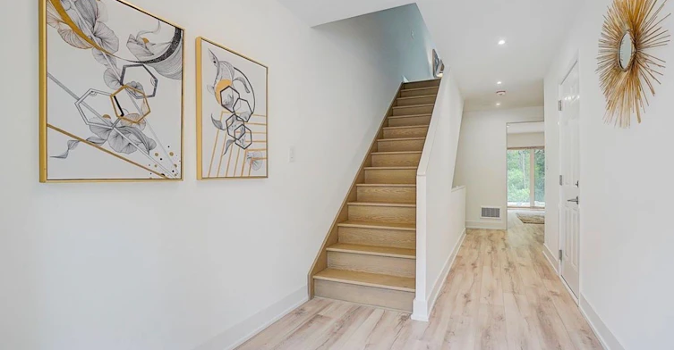 29 Chestnut Court, Aurora, ON, L4G 4A4 - 3