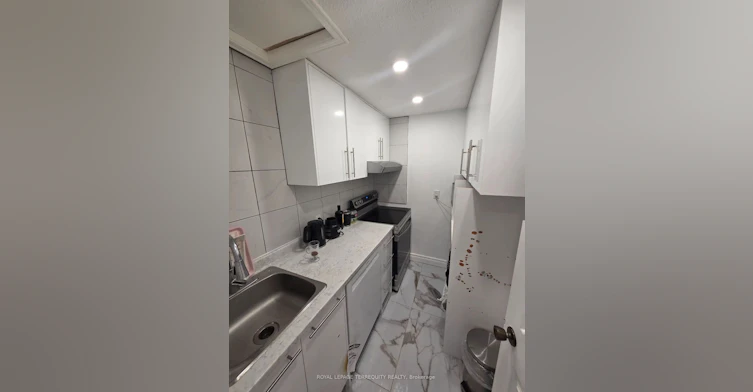 Upper-309 Harewood Boulevard, Newmarket, ON, L3Y 6N5 - 8