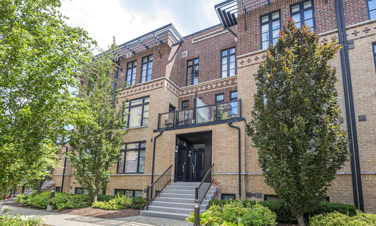 28-8169 Kipling Avenue
