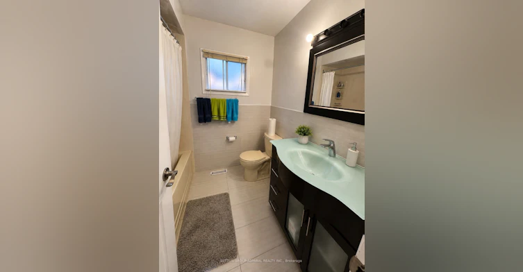 Upper Level-37 Royal Colwood Court, Vaughan, ON, L4K 2J3 - 7
