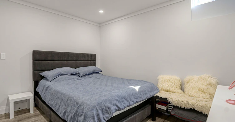 BASEMENT UNIT 2-307 Alex Doner Drive, Newmarket, ON, L3X 1G5 - 12