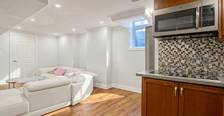 BASEMENT UNIT 1-307 Alex Doner Drive N, Newmarket, ON, L3X 1G5 - 17