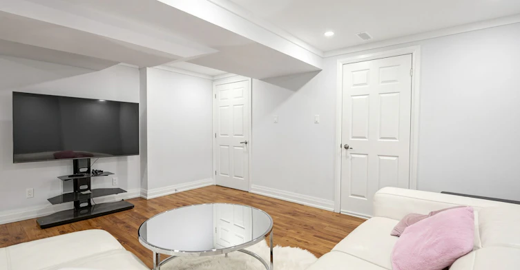 BASEMENT UNIT 1-307 Alex Doner Drive N, Newmarket, ON, L3X 1G5 - 11