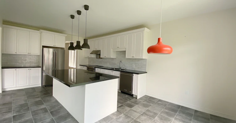 18 Goldeneye Drive, East Gwillimbury, ON, L9N 0S6 - 4