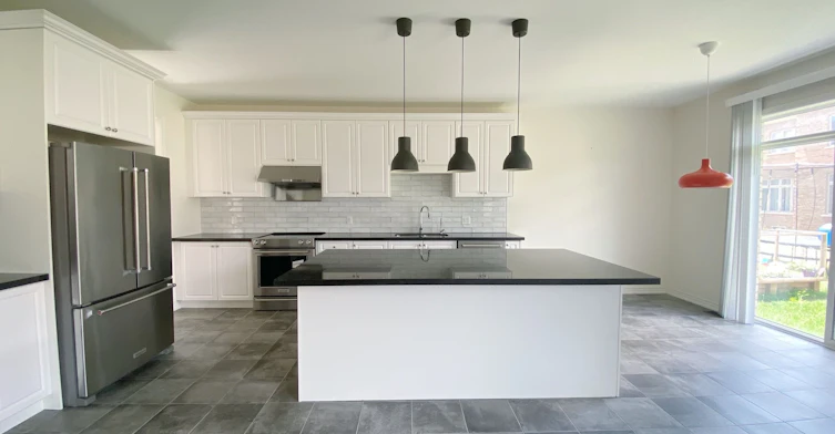 18 Goldeneye Drive, East Gwillimbury, ON, L9N 0S6 - 3