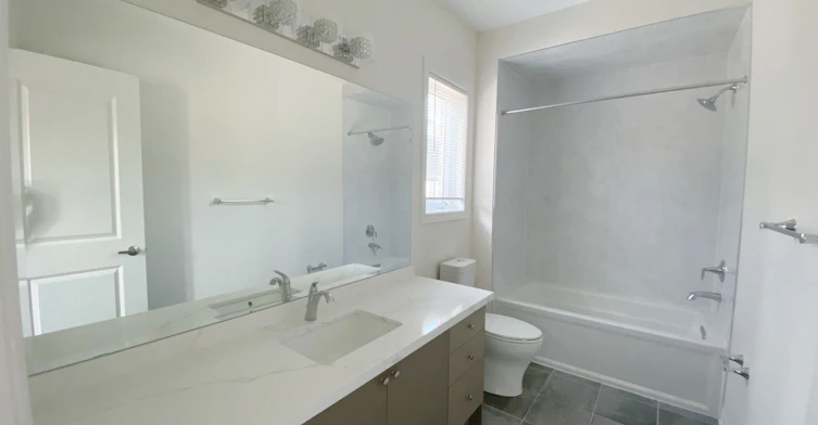 18 Goldeneye Drive, East Gwillimbury, ON, L9N 0S6 - 19