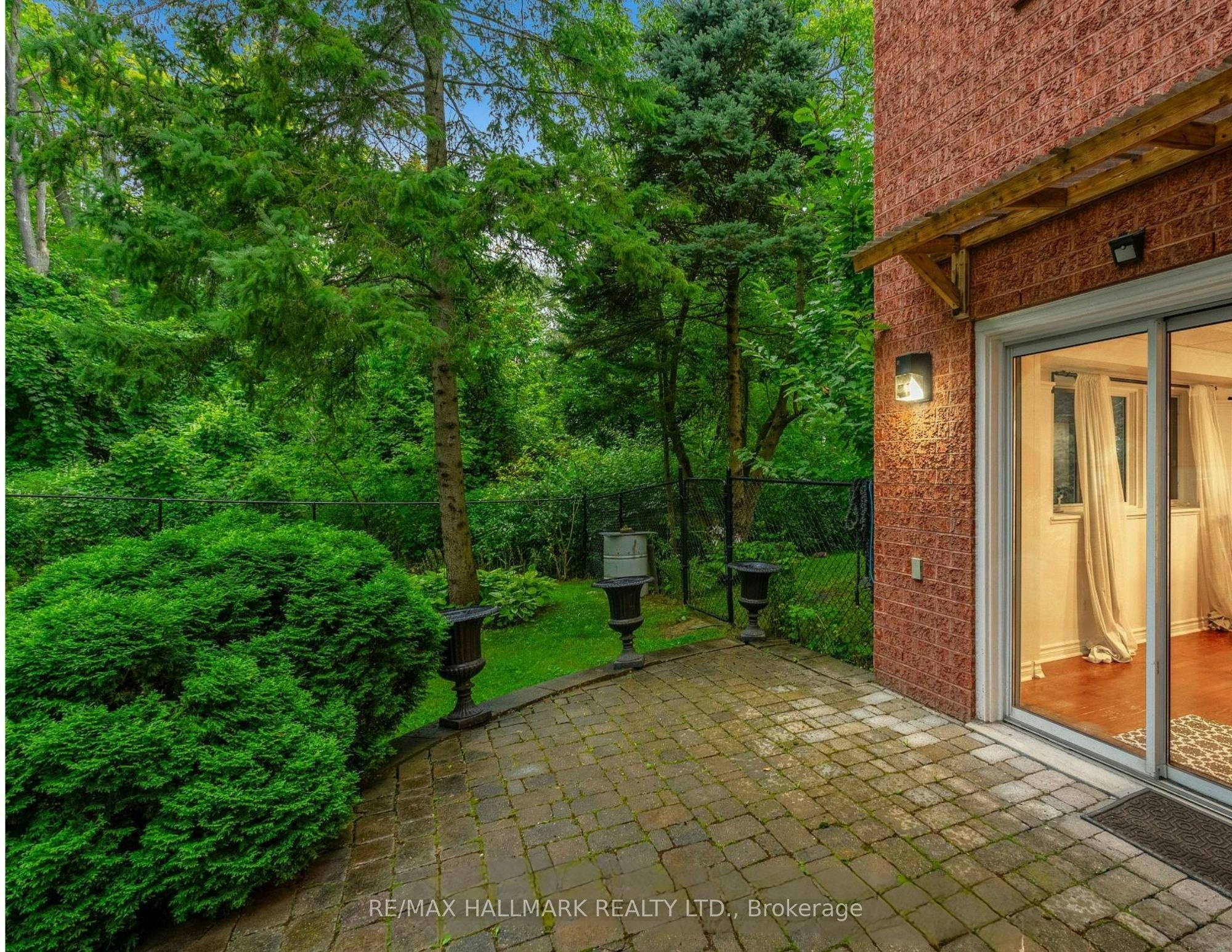 410 Clearmeadow Boulevard, Newmarket, ON, L3X 2C7 - 2