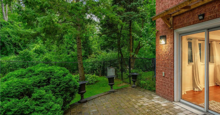 410 Clearmeadow Boulevard, Newmarket, ON, L3X 2C7 - 2