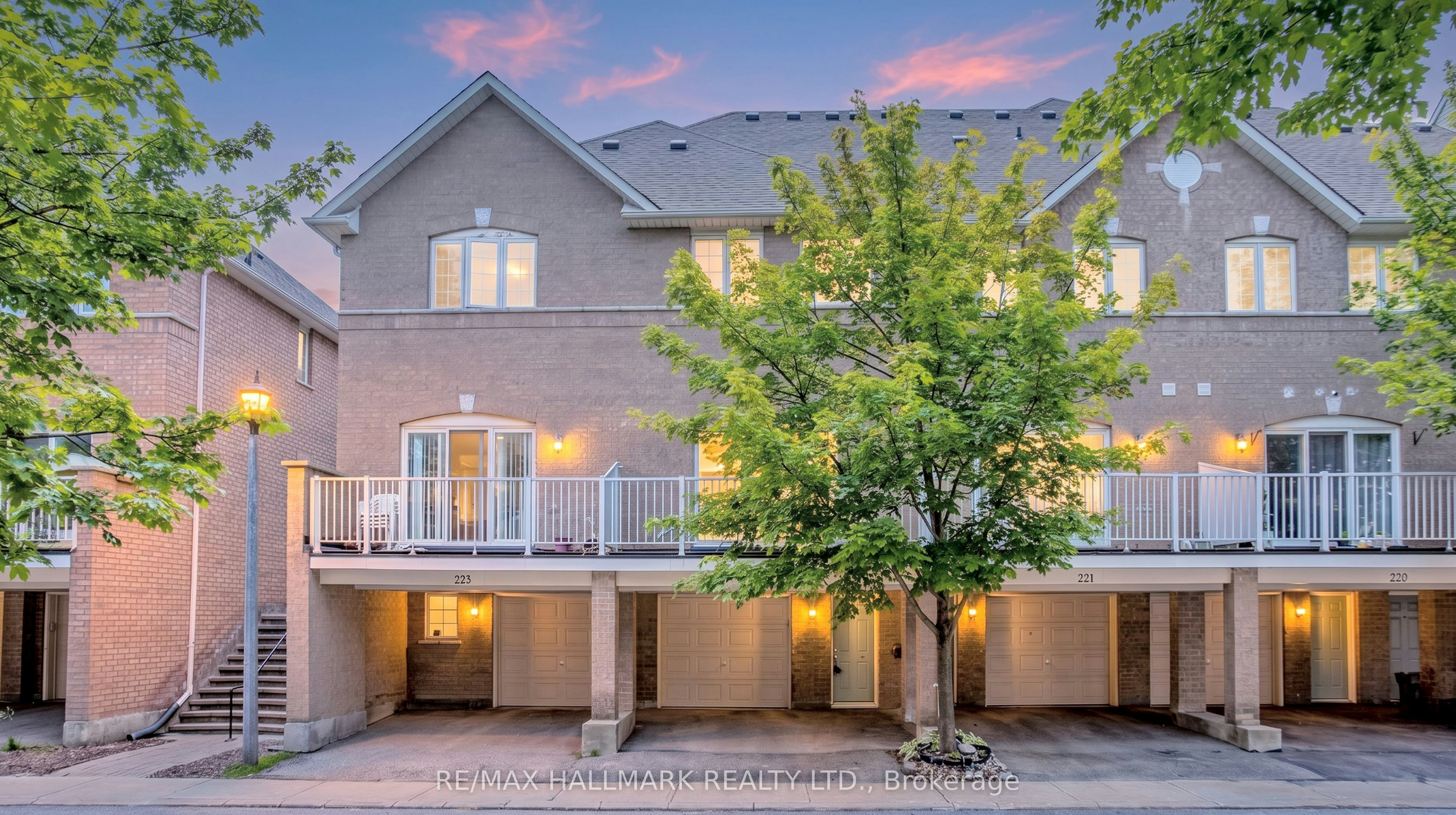 222-23 Observatory Lane, Richmond Hill, ON, L4C 0M7