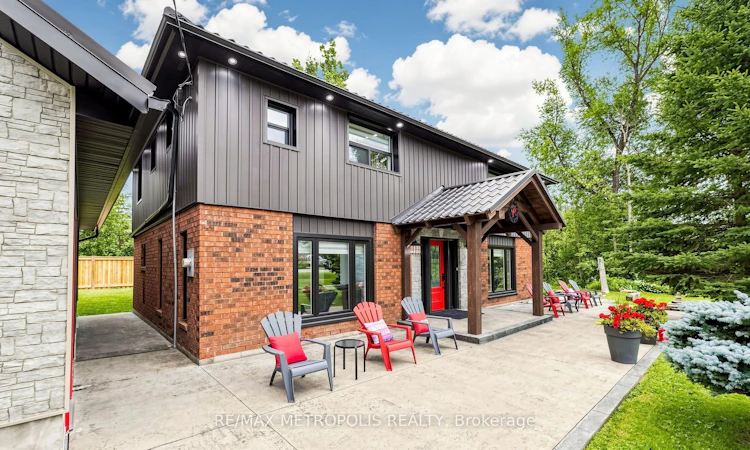 2739 Ireton Street E