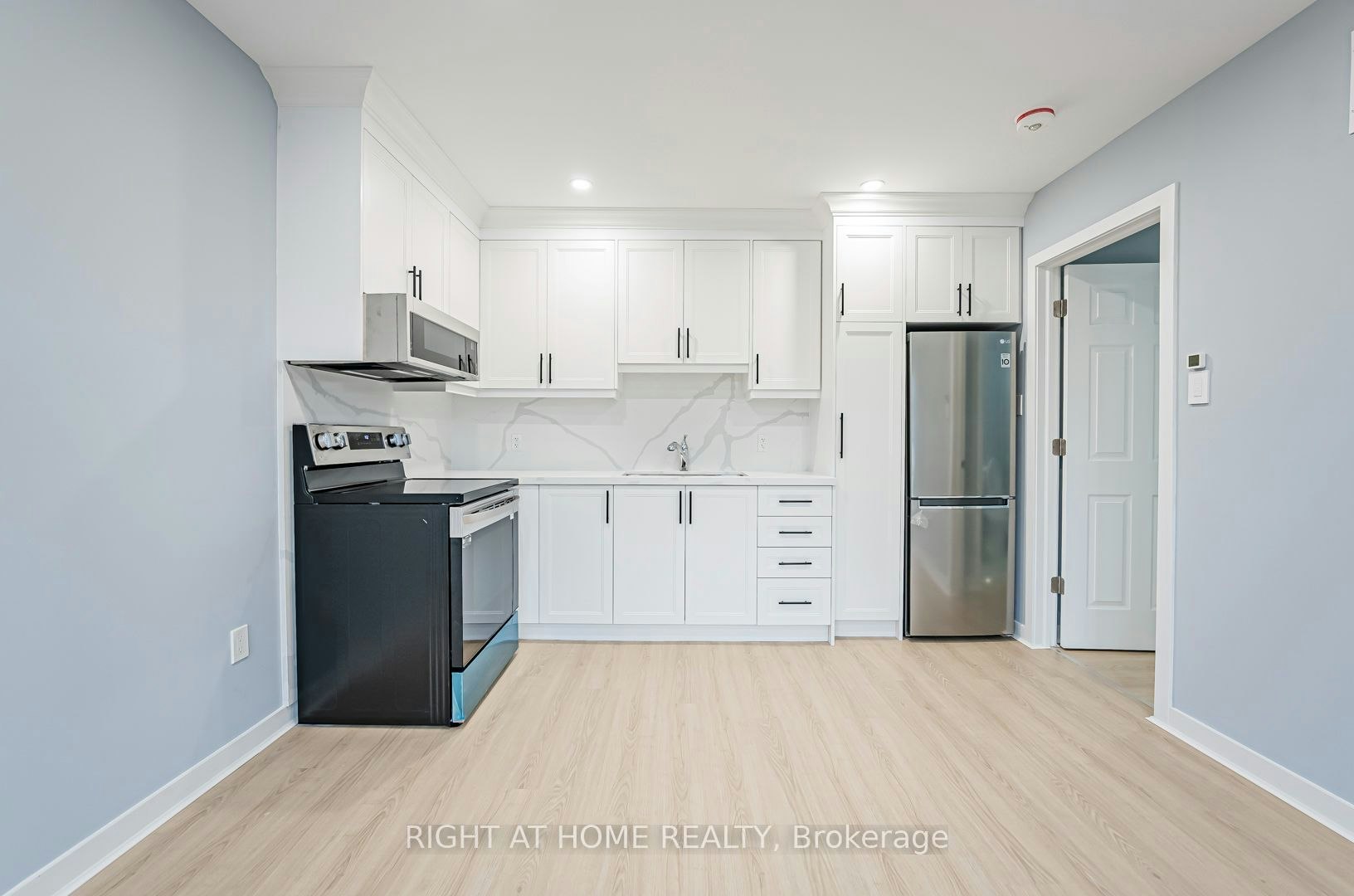 MAIN-250 Beechy Drive, Richmond Hill, ON, L4C 2X7 - 10