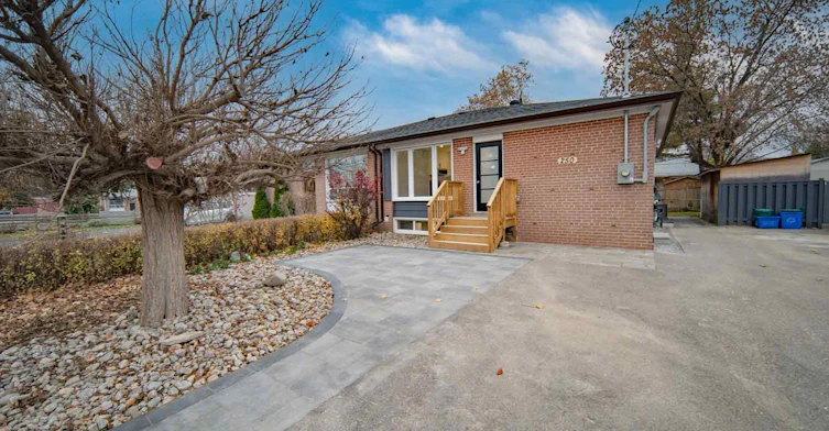 MAIN-250 Beechy Drive, Richmond Hill, ON, L4C 2X7