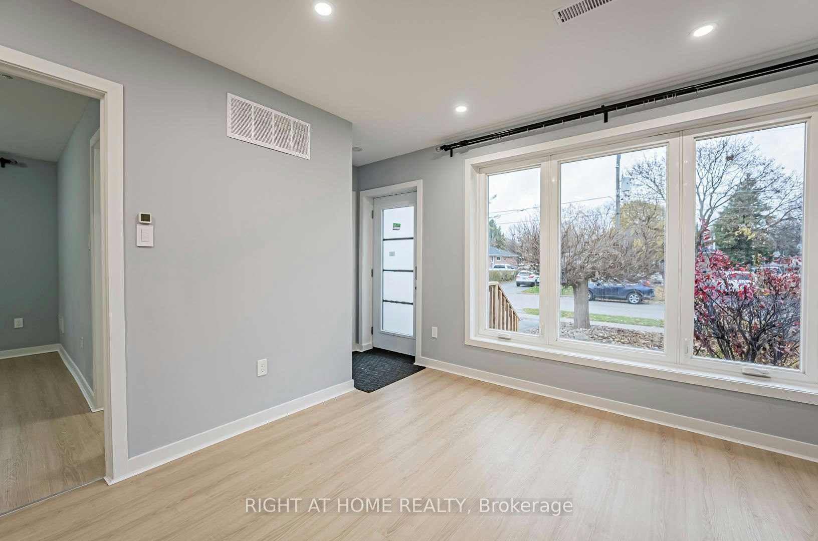 MAIN-250 Beechy Drive, Richmond Hill, ON, L4C 2X7 - 2