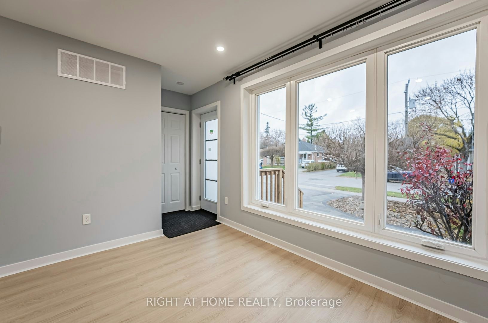 MAIN-250 Beechy Drive, Richmond Hill, ON, L4C 2X7 - 3