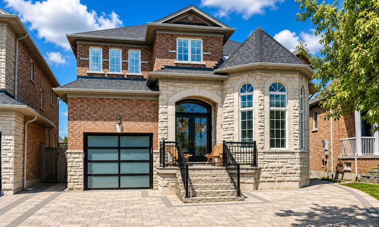 92 Riverwalk Drive W