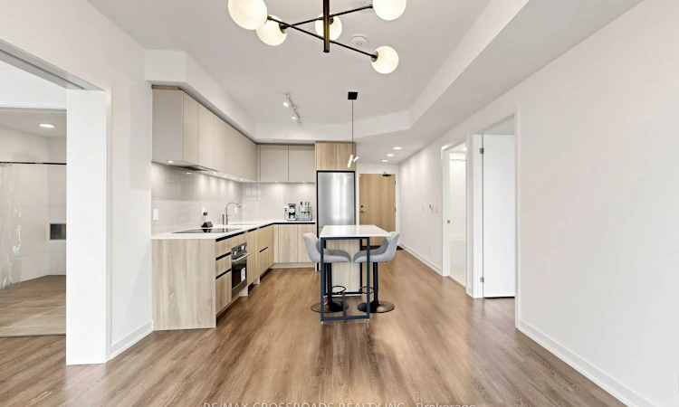902-7950 Bathurst Street