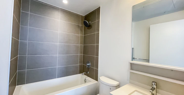 2215-950 Portage Parkway, Vaughan, ON, L4K 0J7 - 9