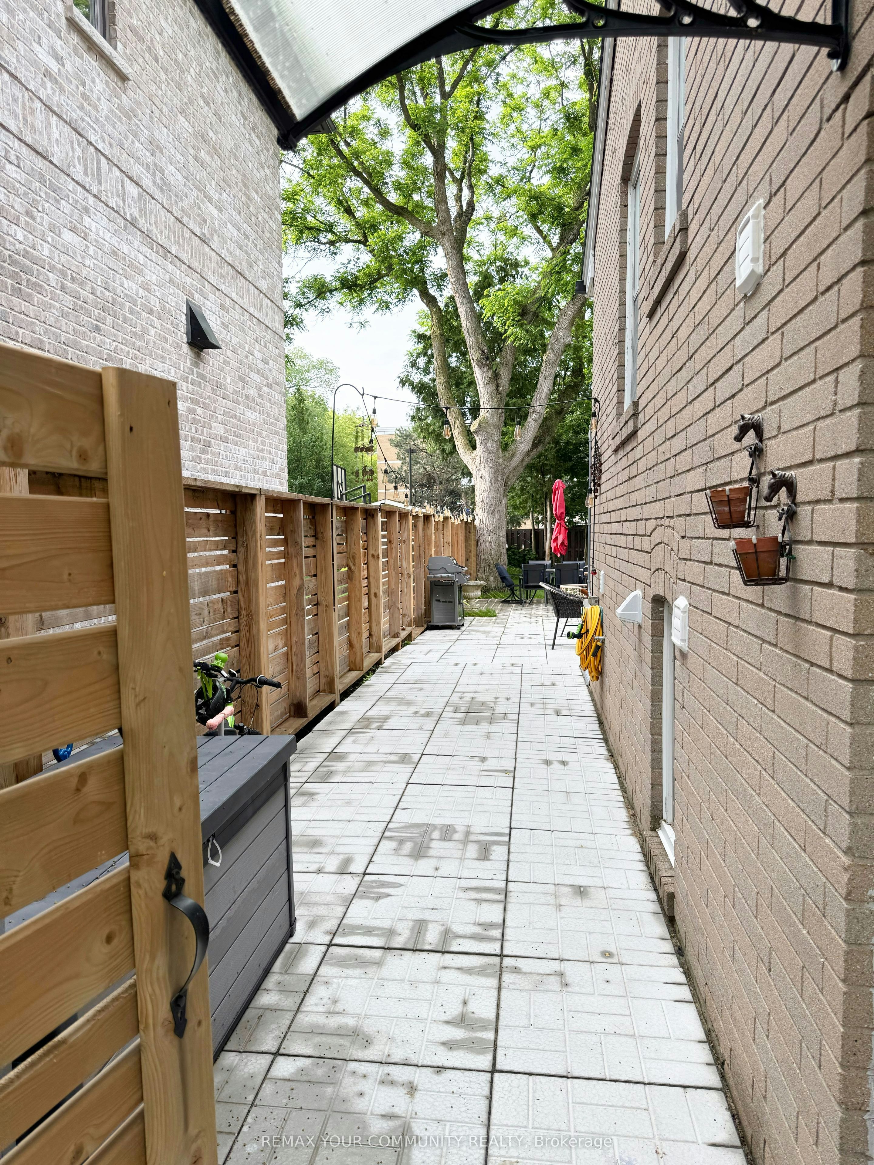 2-70 Bedford Park Avenue, Richmond Hill, ON, L4C 2N8 - 3