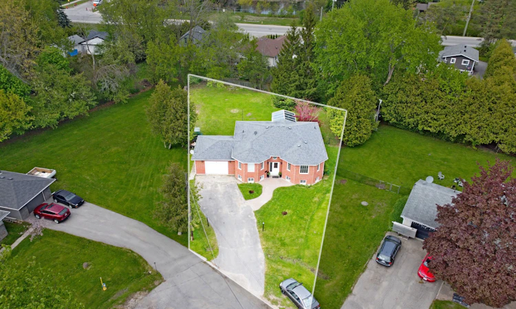 4 Bay Court