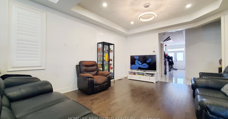 28 Fallharvest Way, Whitchurch-Stouffville, ON, L4A 4V8 - 3