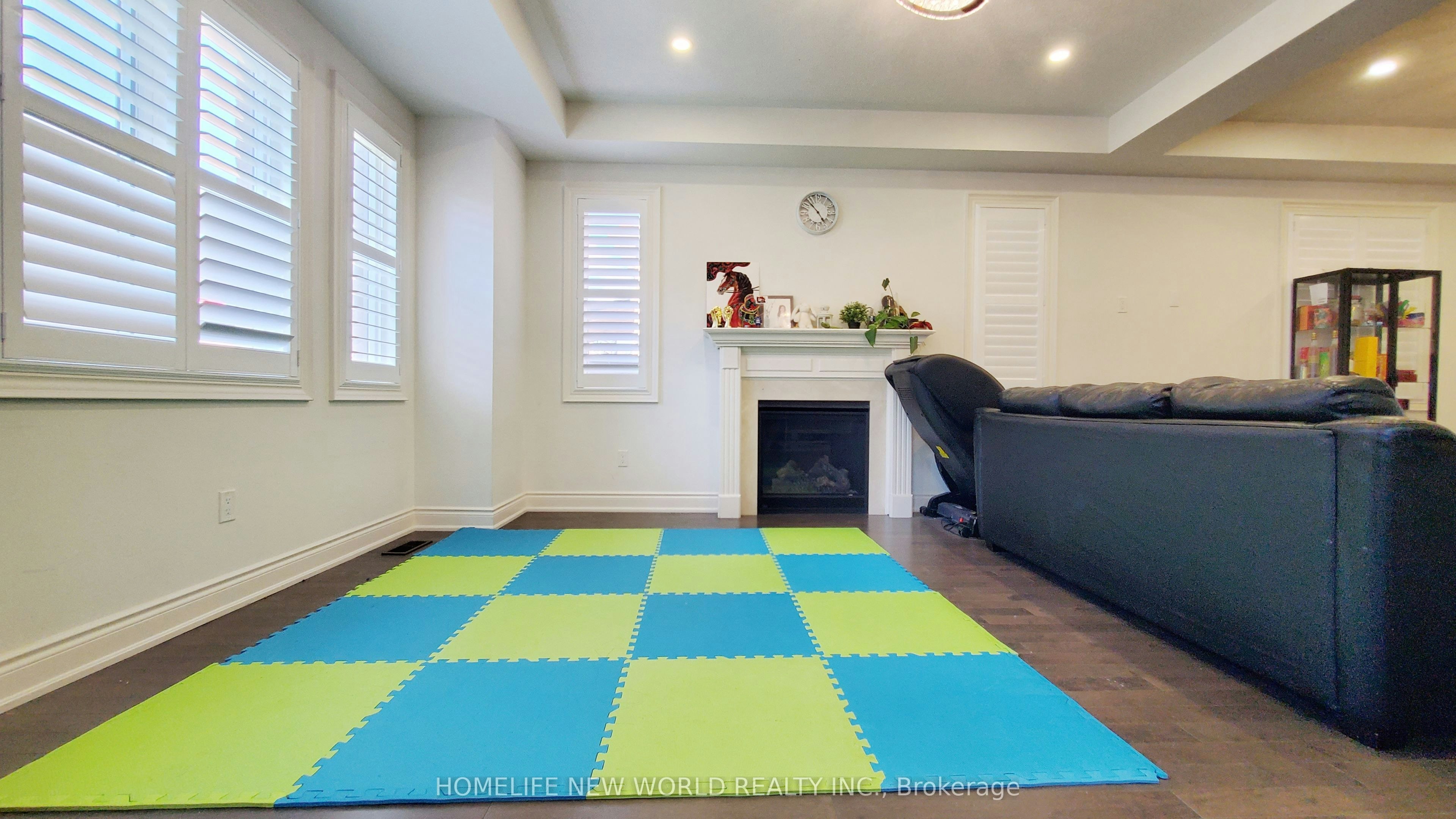 28 Fallharvest Way, Whitchurch-Stouffville, ON, L4A 4V8 - 4