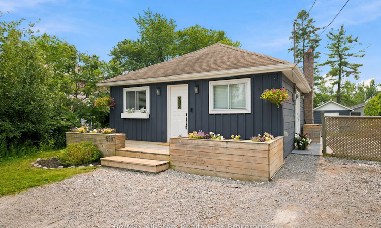 5987 Lakeshore Road