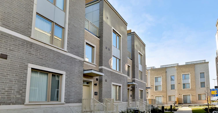 102-10 Almond Blossom Mews, Vaughan, ON, L4K 0N6