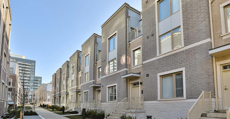 102-10 Almond Blossom Mews, Vaughan, ON, L4K 0N6 - 2