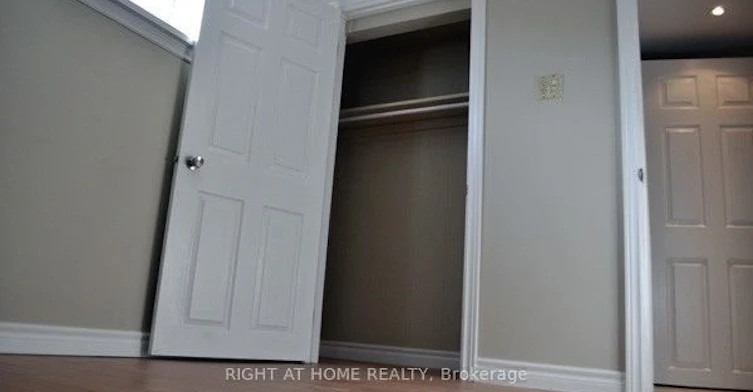 242 Demaine Crescent, Richmond Hill, ON, L4C 2W5 - 3