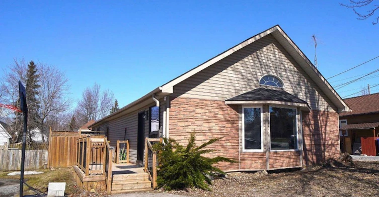 236 Simcoe Avenue, Georgina, ON, L4P 2H8 - 2