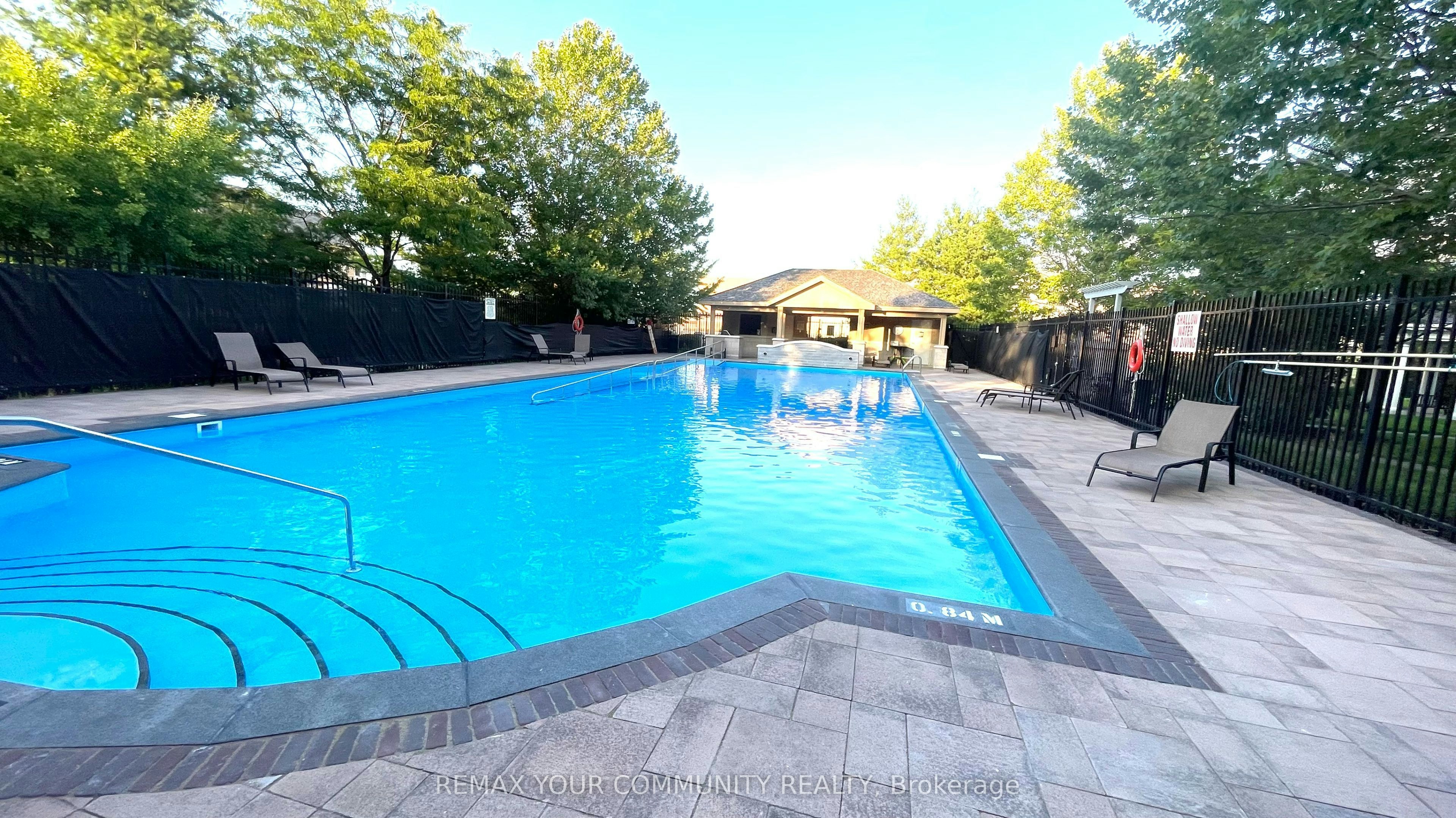 222-111 Civic Square Gate, Aurora, ON, L4G 0S6