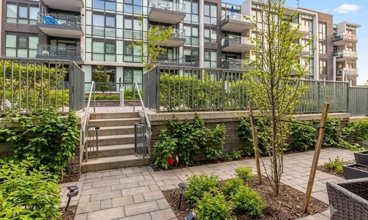 G13-415 Sea Ray Avenue