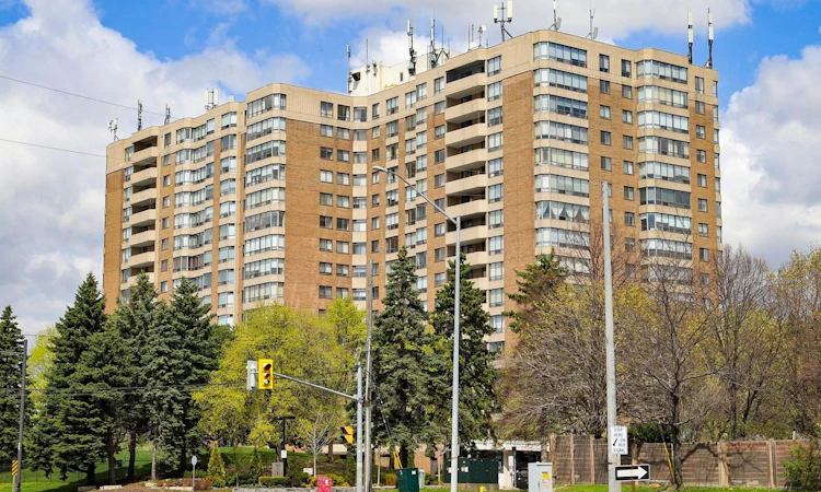 312-7601 Bathurst Street