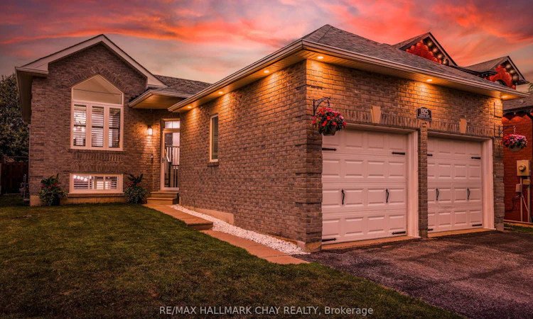 1925 Emerald Court