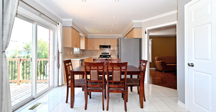73 Laurendale Avenue, Georgina, ON, L4P 4G1 - 7