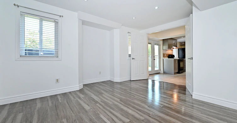 73 Laurendale Avenue, Georgina, ON, L4P 4G1 - 31
