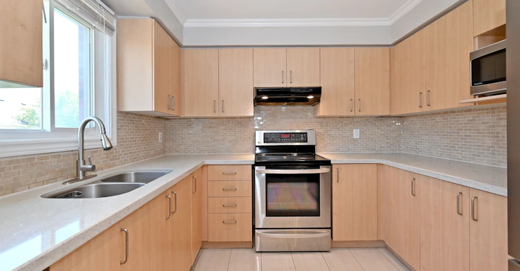 73 Laurendale Avenue, Georgina, ON, L4P 4G1 - 9