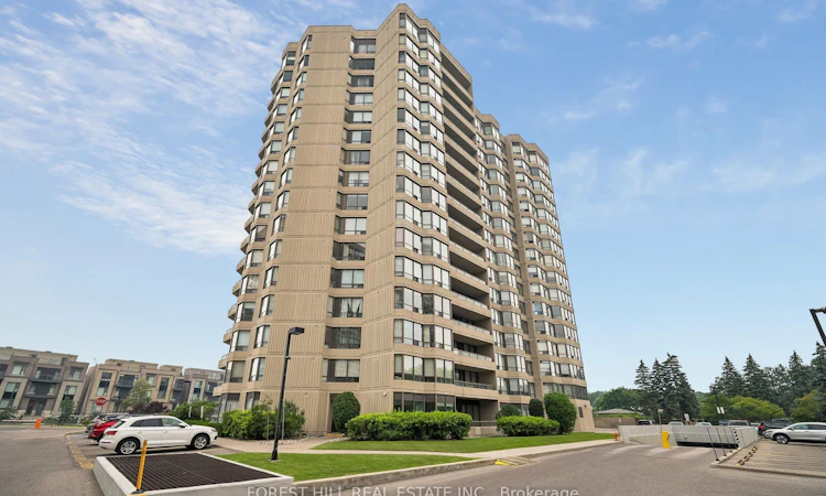 101-7420 Bathurst Street