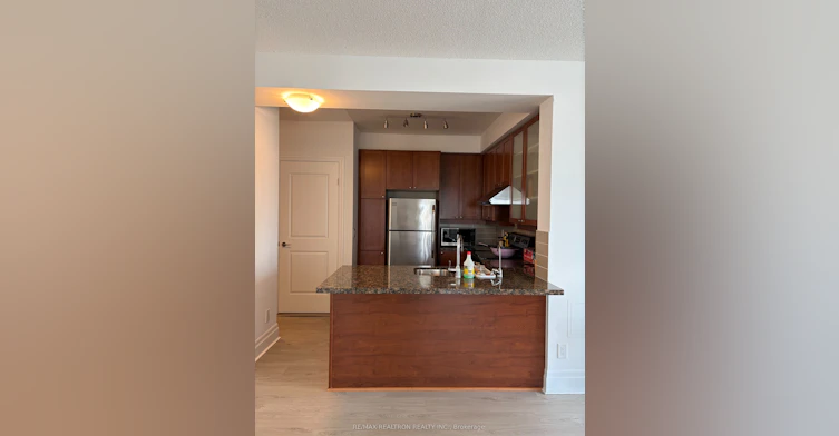 702-131 Upper Duke Crescent E, Markham, ON, L6G 0C9 - 2